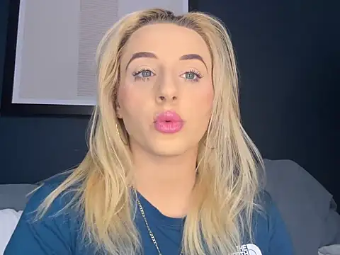 Snapshot of Strongqueen chatting on 15, 2, 2025 Strongqueen online show from 15, 2, 2025