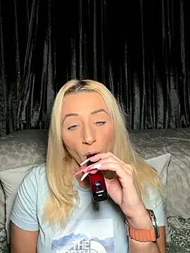 Snapshot of Strongqueen chatting on 8, 11, 2025 Strongqueen online show from 8, 11, 2025