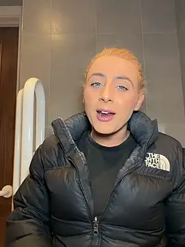 Snapshot of Strongqueen chatting on 18, 10, 2025 Strongqueen online show from 18, 10, 2025