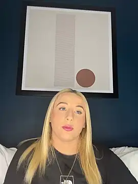 Snapshot of Strongqueen chatting on 2, 2, 2025 Strongqueen online show from 2, 2, 2025