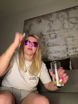 Snapshot of Strongqueen chatting on 15, 1, 2025 Strongqueen online show from 15, 1, 2025