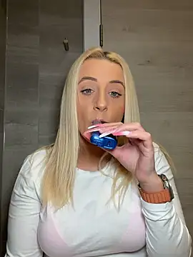 Snapshot of Strongqueen chatting on 24, 10, 2025 Strongqueen online show from 24, 10, 2025