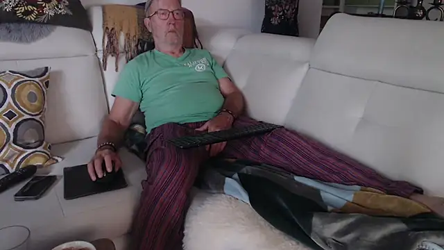 Snapshot of Nudelschwanz chatting on 1, 6, 2026 Nudelschwanz online show from 1, 6, 2026