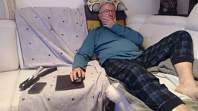 Snapshot of Nudelschwanz chatting on 13, 5, 2026 Nudelschwanz online show from 13, 5, 2026