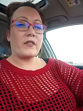 Snapshot of BBWQUEENBEEE chatting on 4, 3, 2025 BBWQUEENBEEE online show from 4, 3, 2025