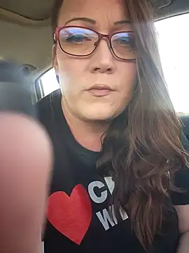 Snapshot of BBWQUEENBEEE chatting on 9, 3, 2025 BBWQUEENBEEE online show from 9, 3, 2025