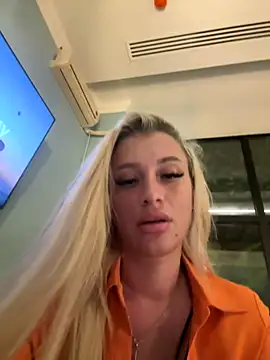 Snapshot of SinwithAmy chatting on 8, 10, 2025 SinwithAmy online show from 8, 10, 2025