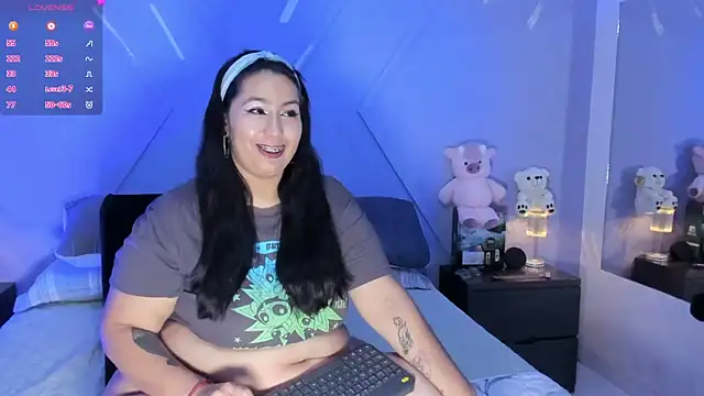 Snapshot of emmajohnss chatting on 24, 6, 2026 emmajohnss online show from 24, 6, 2026