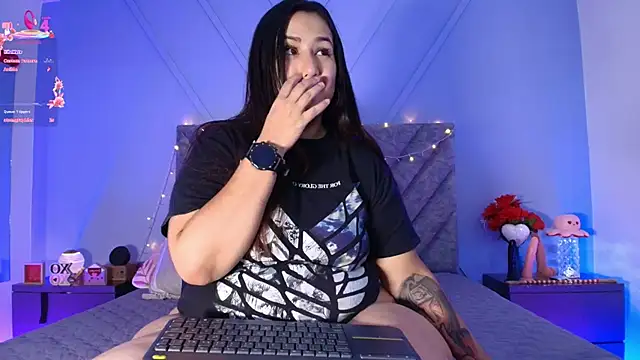 emmajohnss online show from 1, 3, 2025