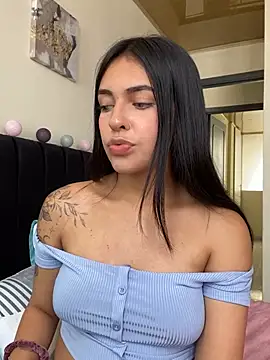Snapshot of DaphneUwu chatting on 13, 12, 2024 DaphneUwu online show from 13, 12, 2024