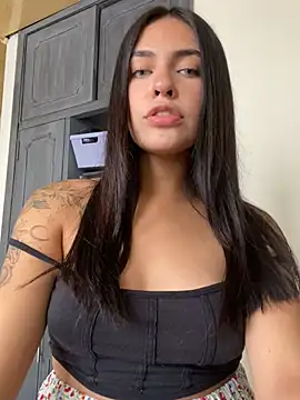 Snapshot of DaphneUwu chatting on 6, 12, 2024 DaphneUwu online show from 6, 12, 2024