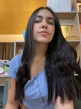 Snapshot of DaphneUwu chatting on 23, 10, 2025 DaphneUwu online show from 23, 10, 2025