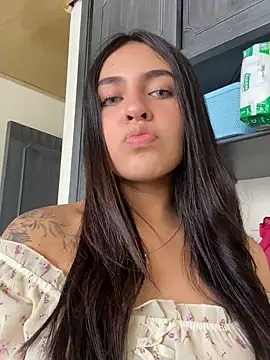 Snapshot of DaphneUwu chatting on 11, 3, 2025 DaphneUwu online show from 11, 3, 2025