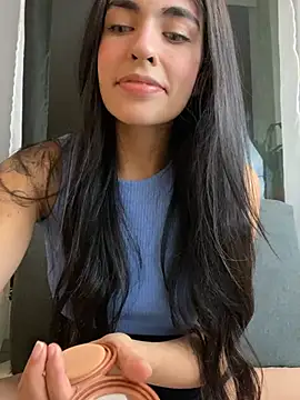 Snapshot of DaphneUwu chatting on 7, 5, 2026 DaphneUwu online show from 7, 5, 2026