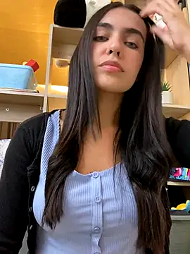 Snapshot of DaphneUwu chatting on 14, 10, 2025 DaphneUwu online show from 14, 10, 2025