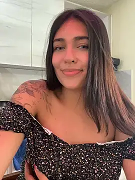 Snapshot of DaphneUwu chatting on 12, 12, 2024 DaphneUwu online show from 12, 12, 2024
