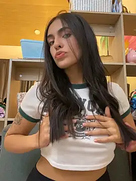 Snapshot of DaphneUwu chatting on 30, 10, 2025 DaphneUwu online show from 30, 10, 2025