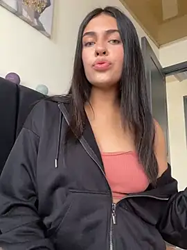 Snapshot of DaphneUwu chatting on 23, 12, 2024 DaphneUwu online show from 23, 12, 2024