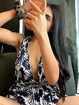 Snapshot of DaphneUwu chatting on 19, 5, 2026 DaphneUwu online show from 19, 5, 2026