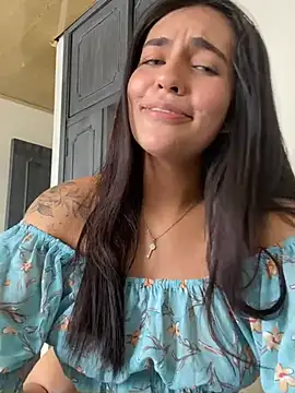 Snapshot of DaphneUwu chatting on 8, 2, 2025 DaphneUwu online show from 8, 2, 2025