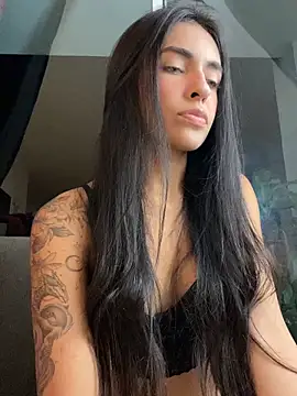 Snapshot of DaphneUwu chatting on 3, 5, 2026 DaphneUwu online show from 3, 5, 2026