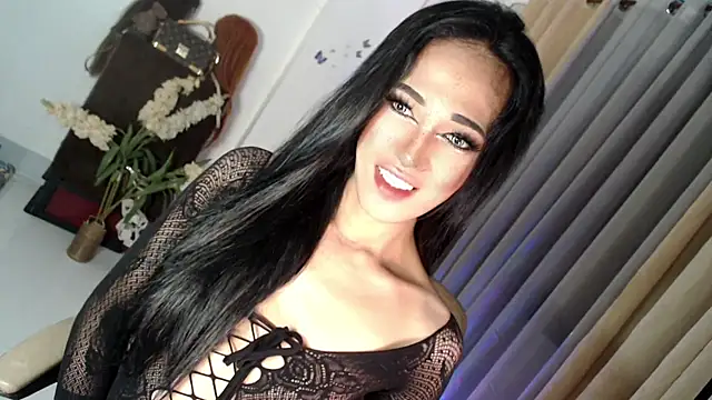 Ts-Glamourosa online show from 10, 3, 2025