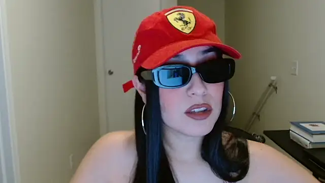 Sassy Latina online show from 2, 12, 2025