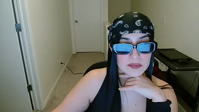 Sassy Latina online show from 23, 11, 2025