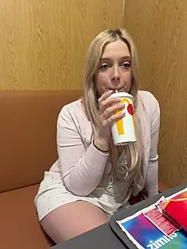 CherryAuroraa online show from 1, 3, 2026