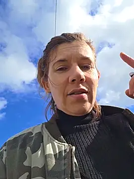 Lina lou4 online show from 7, 2, 2026