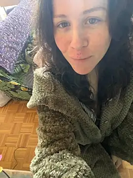 Snapshot of SuzieWanKenobi chatting on 29, 9, 2025 SuzieWanKenobi online show from 29, 9, 2025