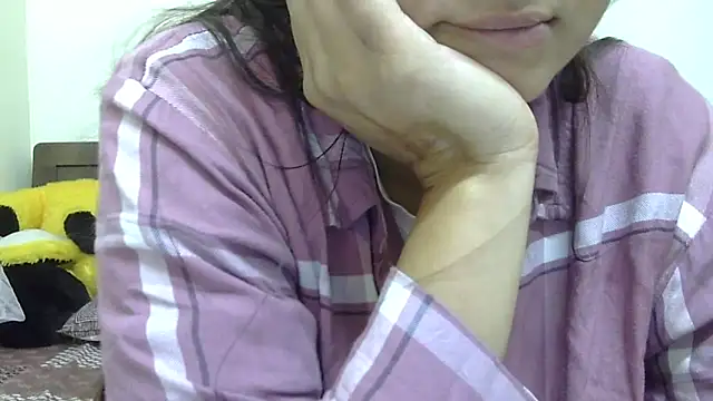 Snapshot of lovelydesi21 chatting on 8, 4, 2026 lovelydesi21 online show from 8, 4, 2026