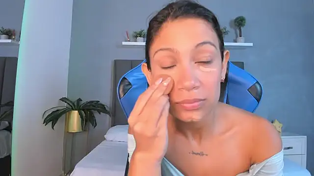 Snapshot of cora_22 chatting on 29, 10, 2025 cora 22 online show from 29, 10, 2025