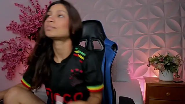 Snapshot of cora_22 chatting on 11, 11, 2025 cora 22 online show from 11, 11, 2025