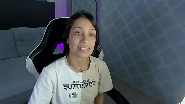 Snapshot of cora_22 chatting on 31, 10, 2025 cora 22 online show from 31, 10, 2025