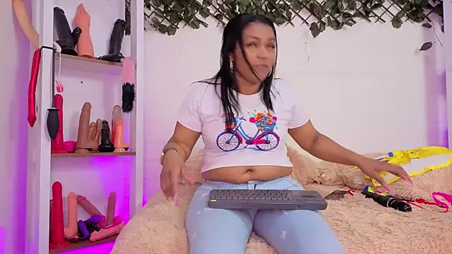 Snapshot of louise_nails chatting on 19, 6, 2026 louise nails online show from 19, 6, 2026