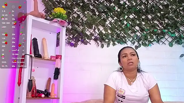 Snapshot of louise_nails chatting on 9, 7, 2026 louise nails online show from 9, 7, 2026