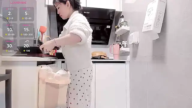 Vivian-6 online show from 24, 3, 2026