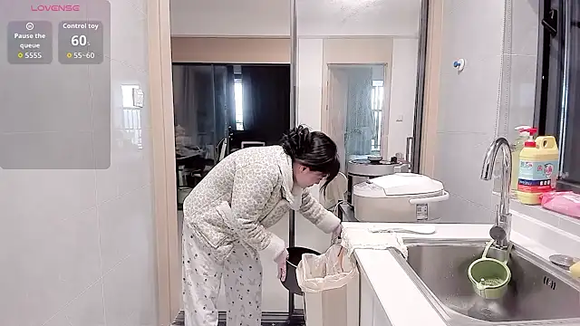 Vivian-6 online show from 28, 2, 2026