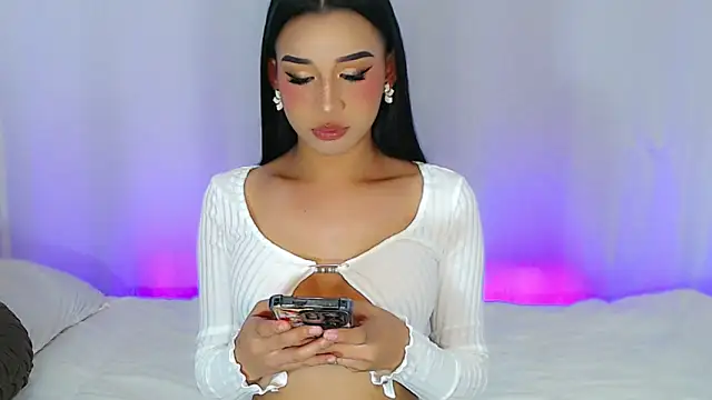 Snapshot of FuckDoll_Nathalie chatting on 13, 10, 2025 FuckDoll Nathalie online show from 13, 10, 2025