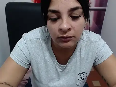 Laura hottt online show from 25, 2, 2026