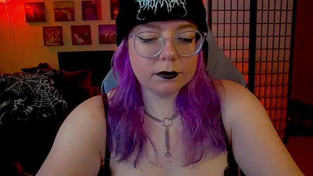 KiraSpitQueen online show from 1, 2, 2026