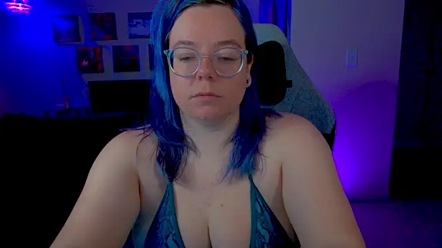 Snapshot of KiraSpitQueen chatting on 31, 5, 2026 KiraSpitQueen online show from 31, 5, 2026