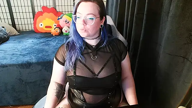 Snapshot of KiraSpitQueen chatting on 23, 3, 2025 KiraSpitQueen online show from 23, 3, 2025