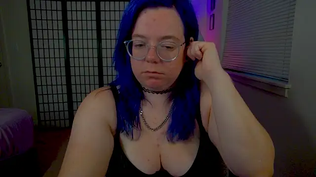 Snapshot of KiraSpitQueen chatting on 3, 8, 2026 KiraSpitQueen online show from 3, 8, 2026