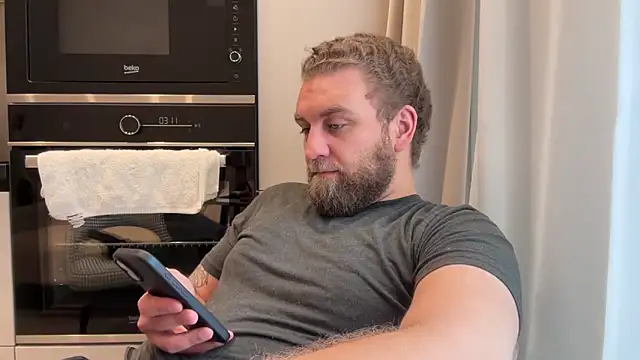 Bear bear  online show from 8, 4, 2026