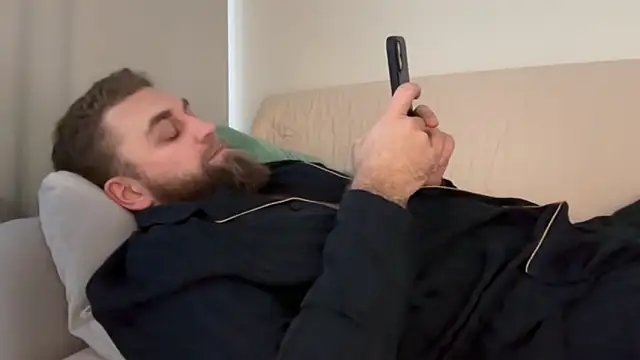 Bear bear  online show from 25, 2, 2026