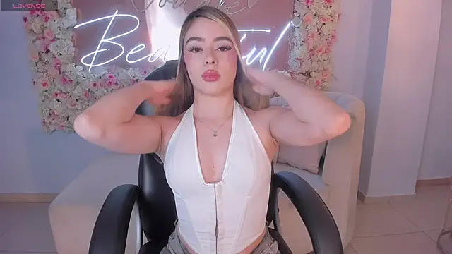 Snapshot of JuanitaClay chatting on 9, 5, 2026 JuanitaClay online show from 9, 5, 2026