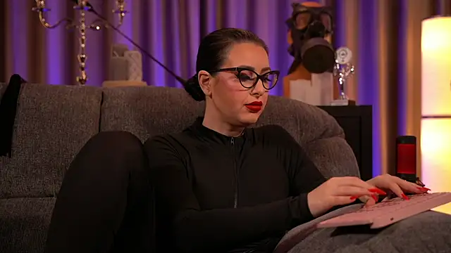 kelly kent online show from 1, 2, 2025