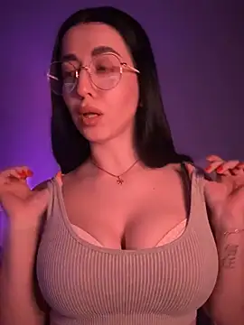 Snapshot of Emylia chatting on 14, 2, 2025 Emylia online show from 14, 2, 2025